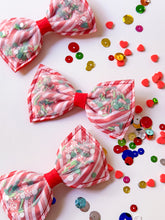 Load image into Gallery viewer, Peppermint Shaker Bows